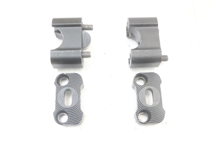 photo de PONTET DE GUIDON DERBI SENDA SM DRD X-TREME 50 (2011 - 2017) - Autre angle de vue