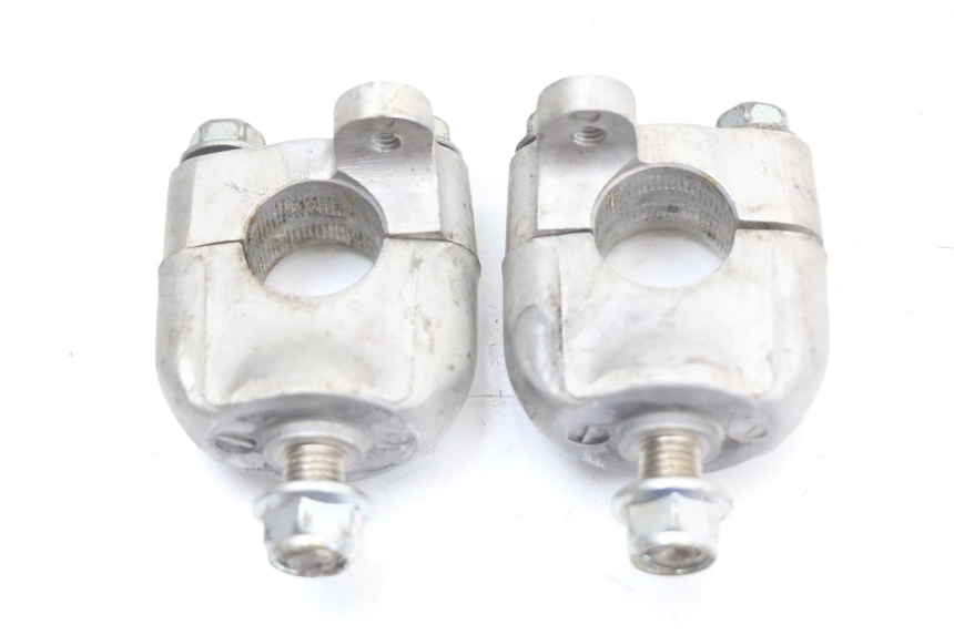 photo de PONTET DE GUIDON HONDA FJS SILVER WING SILVERWING 400 (2005 - 2008) - Gros plan technique