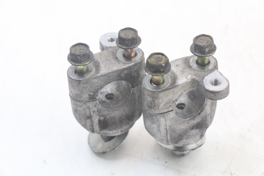 photo de PONTET DE GUIDON HONDA FJS SILVERWING SILVER WING 600 (2001 - 2010) - Zoom état d’usage