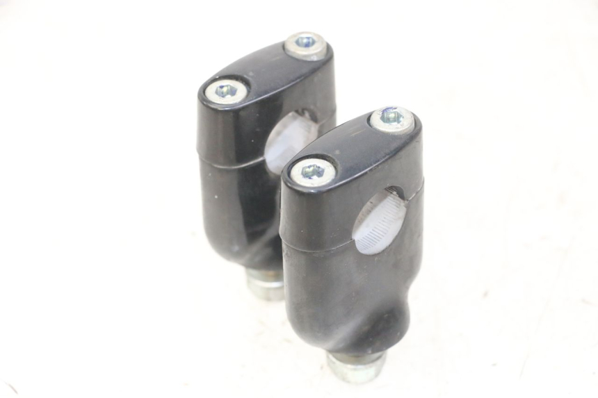 photo de PONTET DE GUIDON HONDA FORZA ABS 300 (2013 - 2017) - Zoom état d’usage