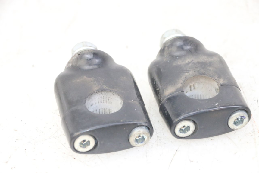 photo de PONTET DE GUIDON HONDA FORZA ABS 300 (2013 - 2017) - Autre angle de vue