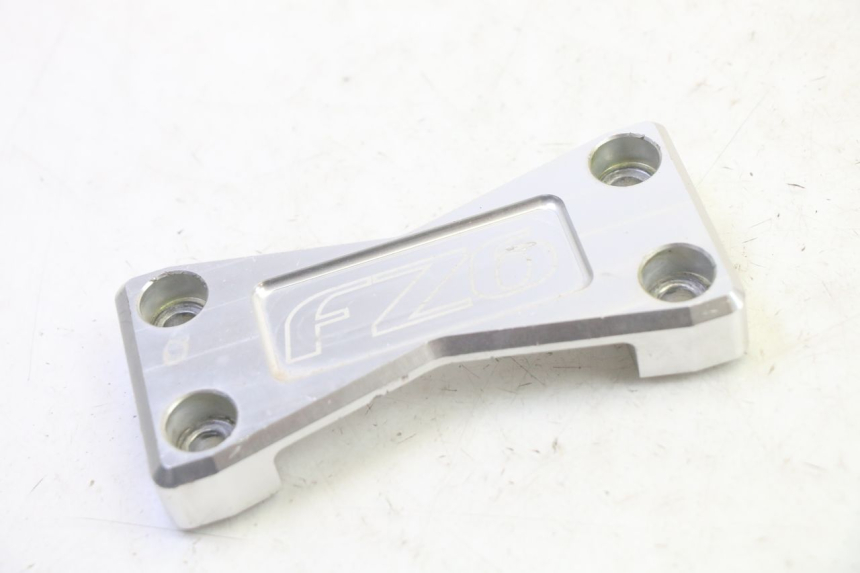 photo de PONTET DE GUIDON YAMAHA FZ6 N FAZER 600 (2004 - 2006) - Détail de la pièce