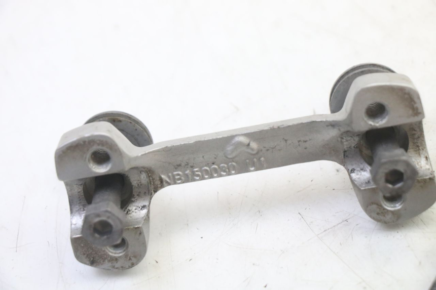 photo de PONTET DE GUIDON BMW G310 R 310 (2016 - 2020) - État de surface