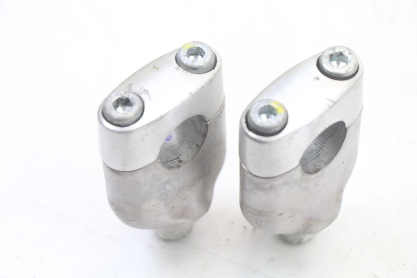 photo de PONTET DE GUIDON HONDA PCX (JF57/JF64) 125 (2014 - 2018) - Détail de la pièce