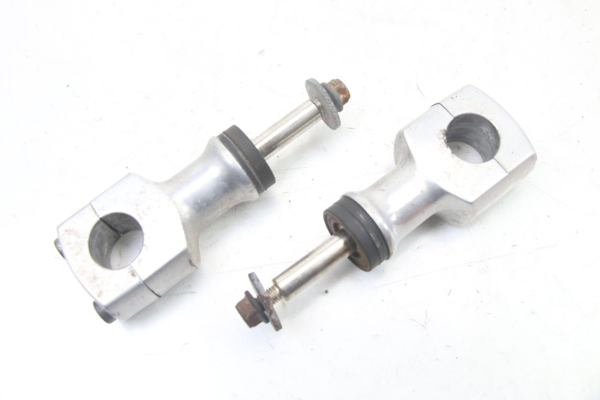 photo de PONTET DE GUIDON HONDA VT C2 SHADOW 750 (1997 - 2001) - Gros plan technique