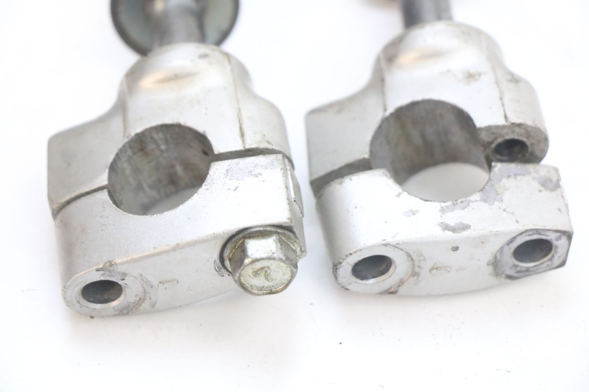 photo de PONTET DE GUIDON KAWASAKI KDX 125 (1990 - 1991) - Détail de la pièce