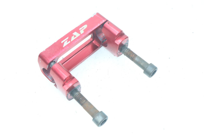 photo de PONTET DE GUIDON KAWASAKI KX F KXF 450 (2012 - 2015) - Gros plan technique