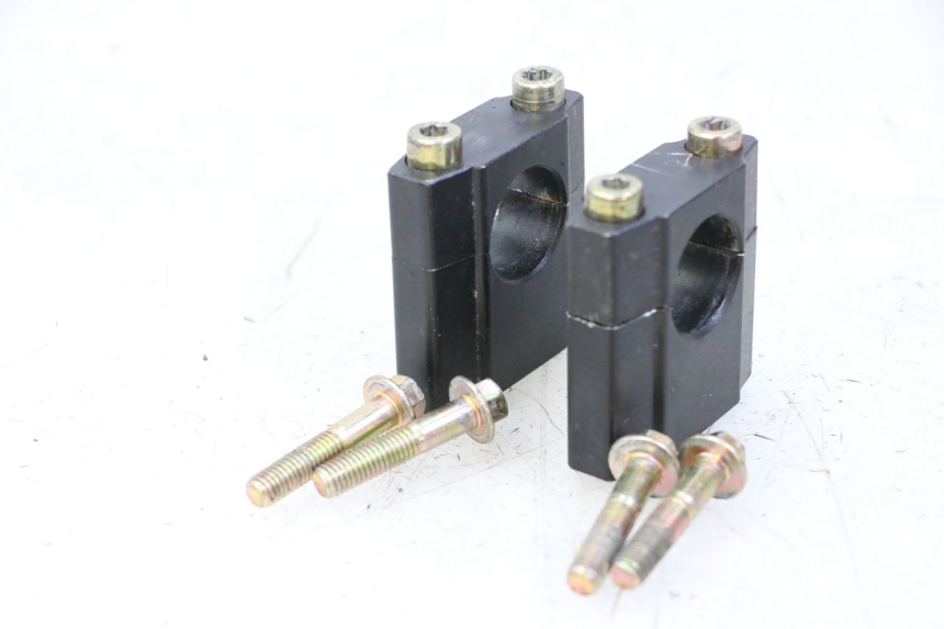 photo de PONTET DE GUIDON APOLLO RFZ 125 - Gros plan technique