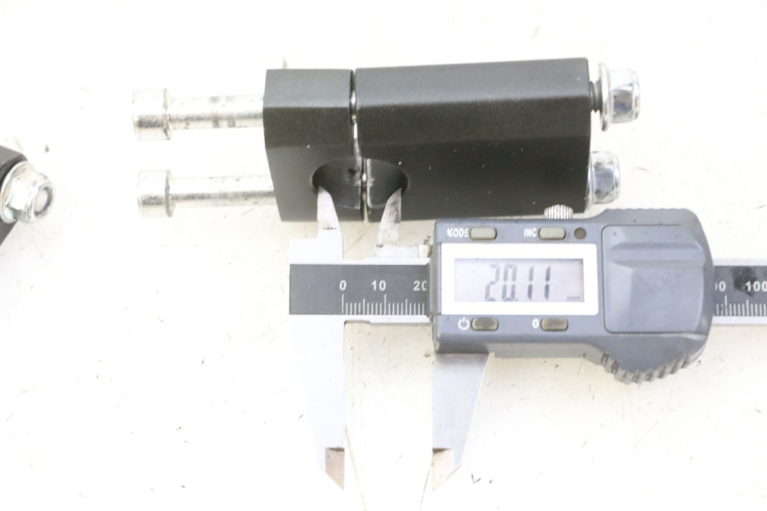 photo de PONTET DE GUIDON APOLLO RFZ 125 - Détail de la pièce