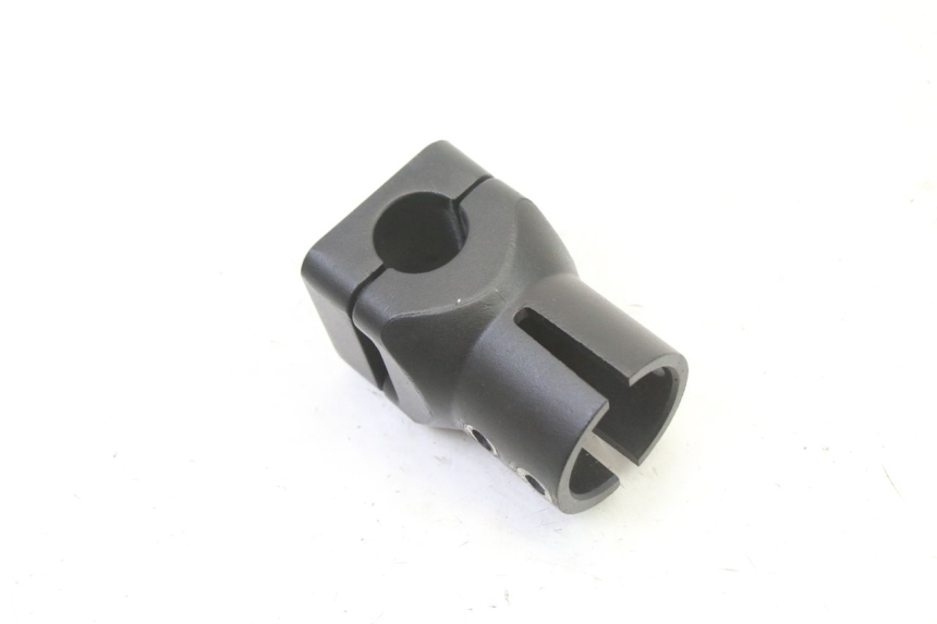 photo de PONTET DE GUIDON HERO S10 1 - Points de fixation