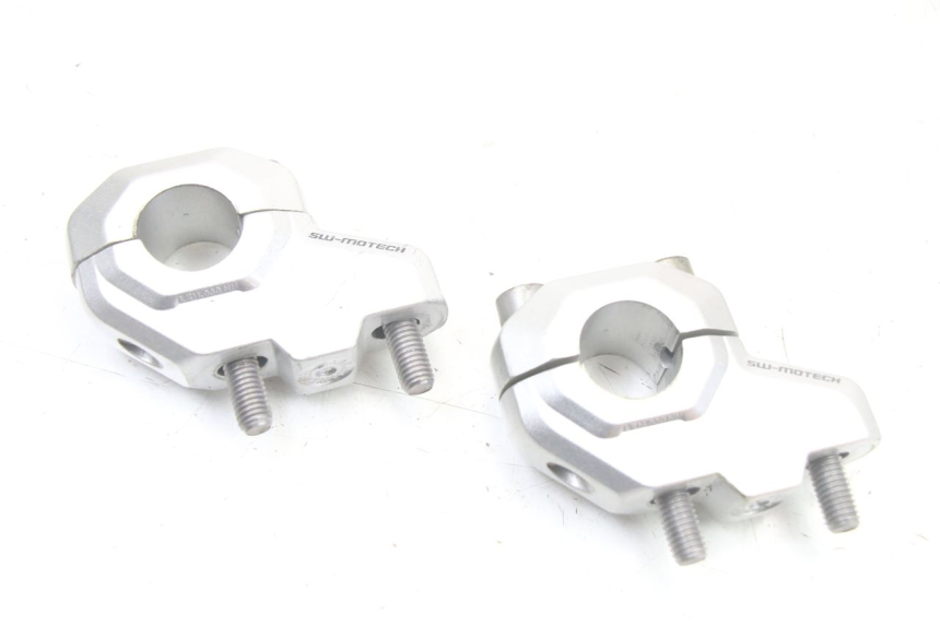 photo de PONTET DE GUIDON SUZUKI GSF S BANDIT 600 (2000 - 2004) - Autre angle de vue