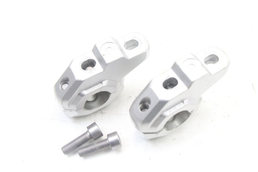 photo de PONTET DE GUIDON SUZUKI GSF S BANDIT 600 (2000 - 2004) - Points de fixation