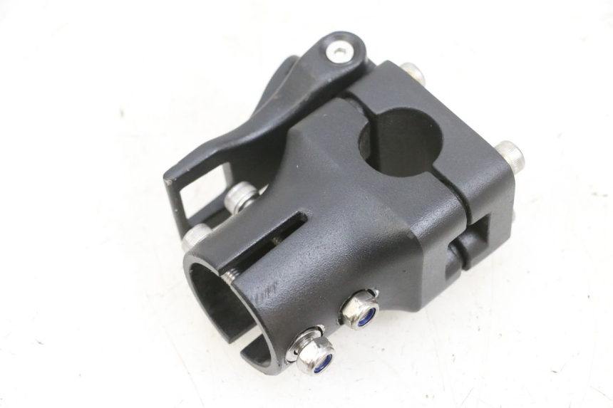 photo de PONTET DE GUIDON DUALTRON VICTOR LIMITED 1 - Détail de la pièce