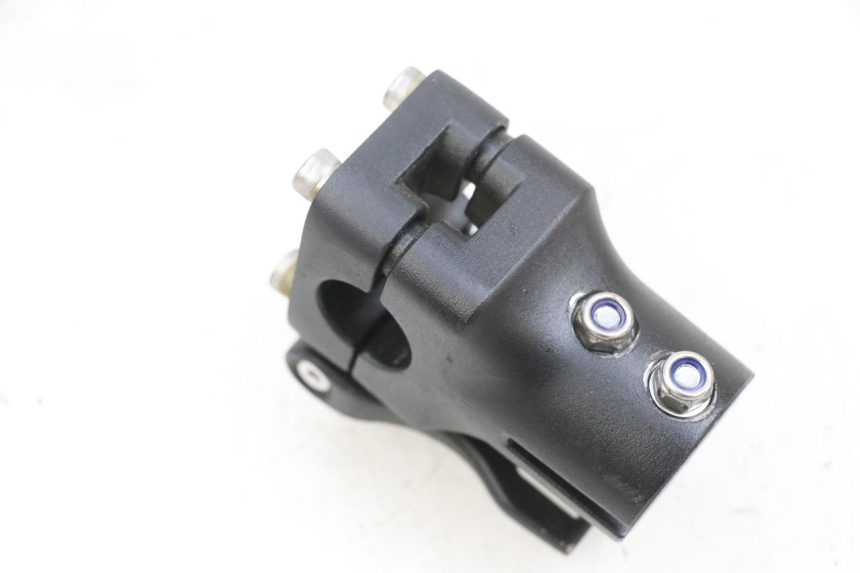 photo de PONTET DE GUIDON DUALTRON VICTOR LIMITED 1 - Gros plan technique