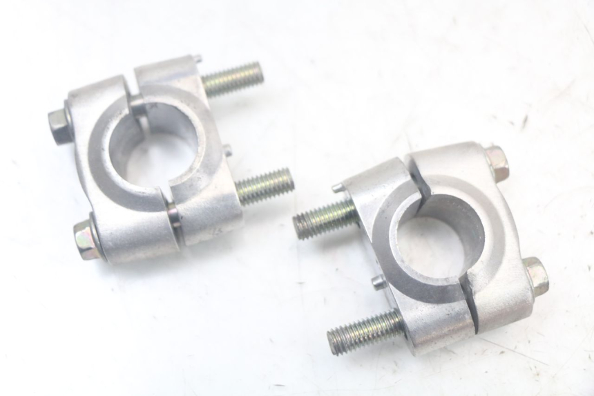 photo de PONTET DE GUIDON YAMAHA XMAX X-MAX ABS 125 (2017 - 2020) - Détail de la pièce