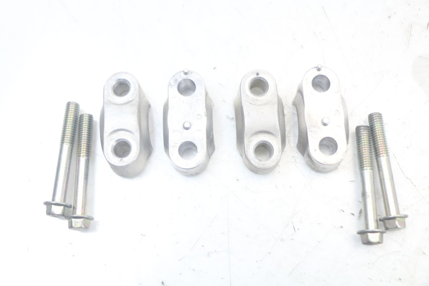 photo de PONTET DE GUIDON YAMAHA XMAX X-MAX ABS 125 (2017 - 2020) - Autre angle de vue