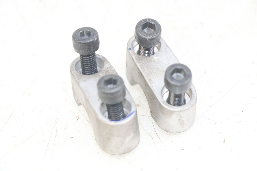 photo de PONTET DE GUIDON YAMAHA X-MAX XMAX 125 (2010 - 2013) - Détail de la pièce