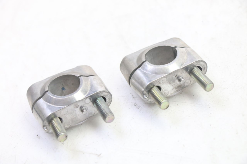 photo de PONTET DE GUIDON YAMAHA XMAX X-MAX 125 (2021 - 2025) - Autre angle de vue