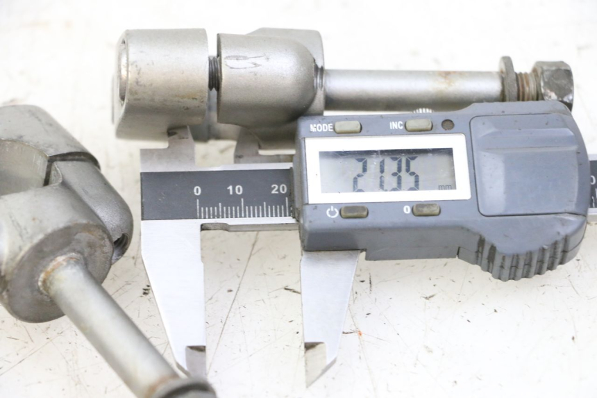 photo de PONTET DE GUIDON YAMAHA XJN DIVERSION 600 (2000 - 2003) - Détail de la pièce