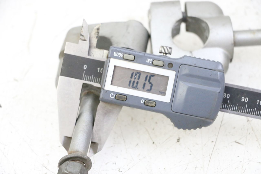 photo de PONTET DE GUIDON YAMAHA XJN DIVERSION 600 (2000 - 2003) - Zoom état d’usage