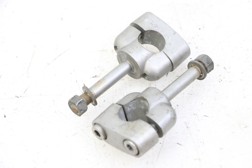 photo de PONTET DE GUIDON YAMAHA XJN DIVERSION 600 (2000 - 2003) - Gros plan technique