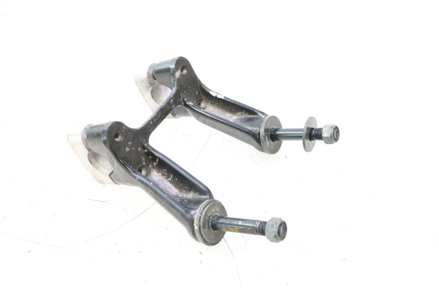 photo de PONTET DE GUIDON YAMAHA XP T-MAX ABS 500 (2005 - 2005) - Gros plan technique