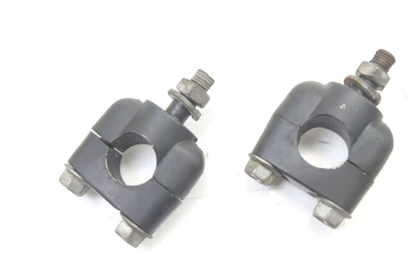 photo de PONTET DE GUIDON YAMAHA SR 125 (1982 - 2003) - Détail de la pièce