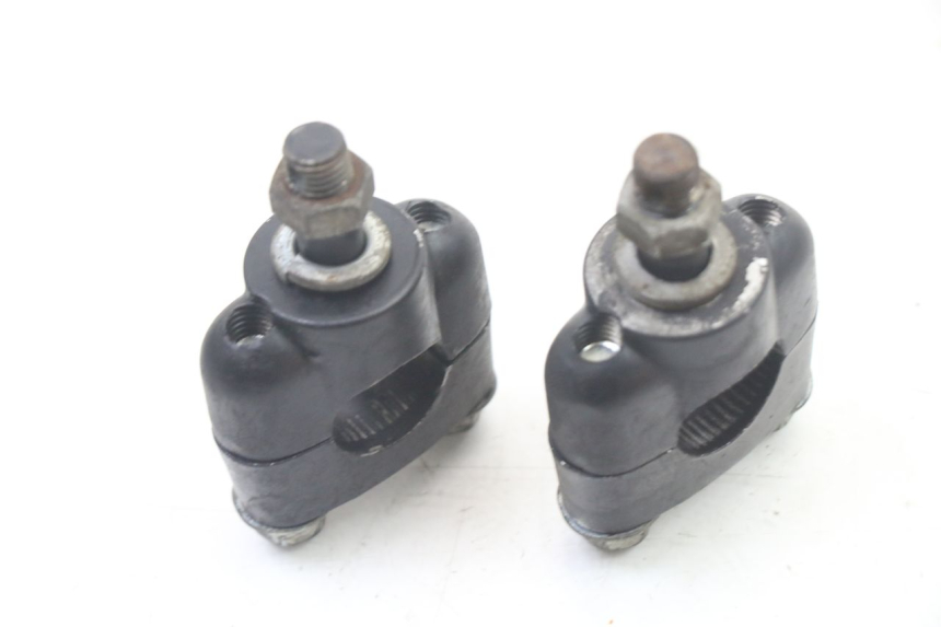 photo de PONTET DE GUIDON YAMAHA SR 125 (1982 - 2003) - Gros plan technique