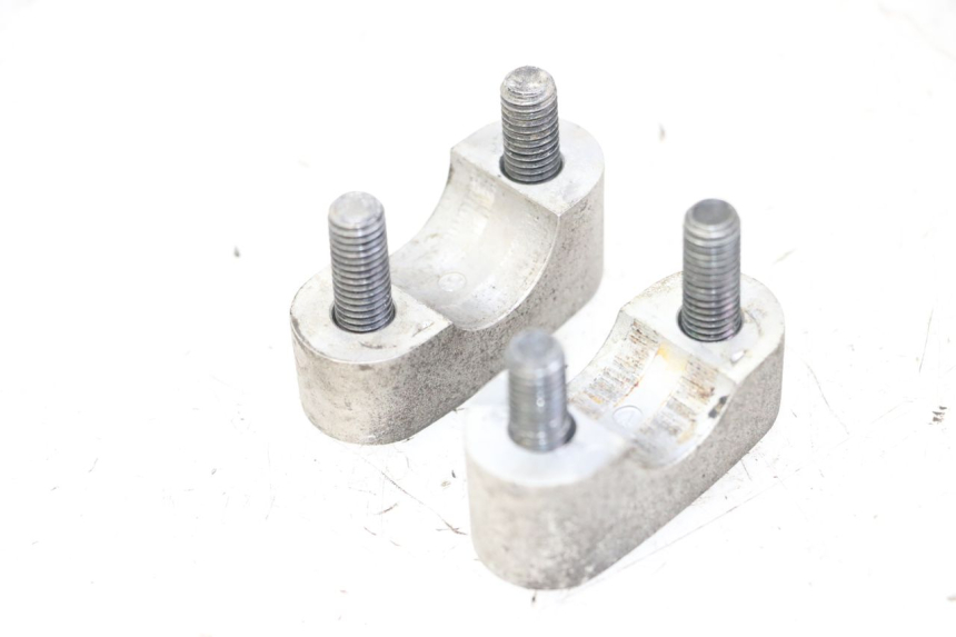 photo de PONTET DE GUIDON YAMAHA YP X-MAX XMAX 400 (2014 - 2017) - Détail de la pièce