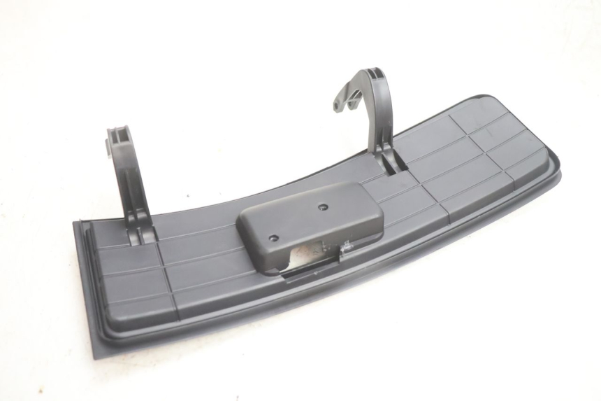 photo de PORTE BOITE A GANTS SUZUKI BURGMAN EXECUTIVE ABS 650 (2006 - 2012) - Gros plan technique