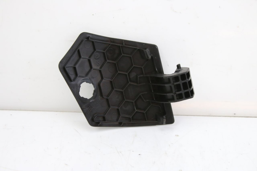 photo de PORTE BOITE A GANTS PEUGEOT CITYSTAR 50 (2013 - 2017) - Gros plan technique