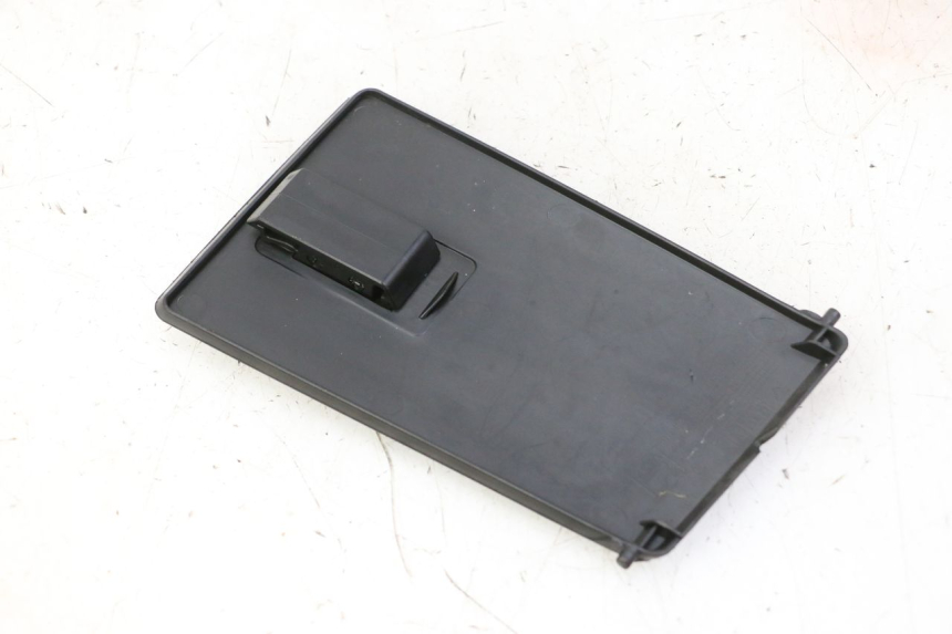 photo de PORTE BOITE A GANTS PEUGEOT CITYSTAR 50 (2013 - 2017) - Détail de la pièce