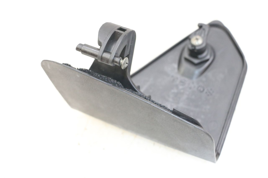 photo de PORTE BOITE A GANTS KYMCO DINK STREET ABS 125 (2011 - 2018) - Détail de la pièce