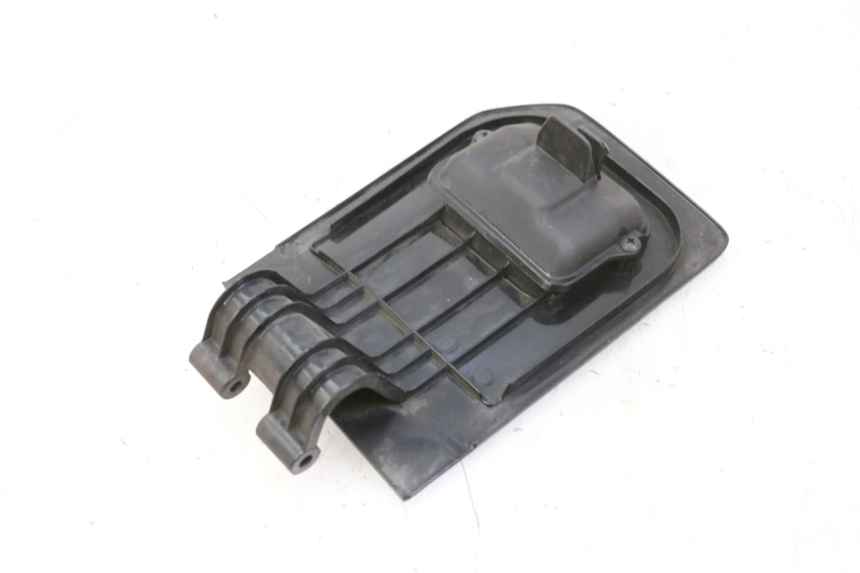 photo de PORTE BOITE A GANTS HONDA FES S-WING SWING ABS 125 (2007 - 2015) - Gros plan technique