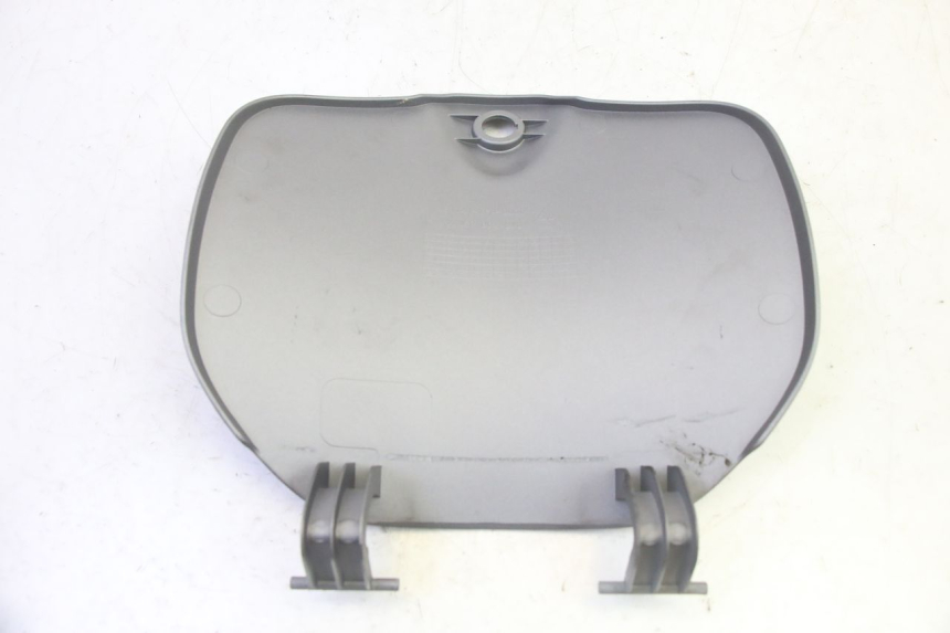 photo de PORTE BOITE A GANTS SYM FIDDLE 3 III 125 (2014 - 2020) - Gros plan technique