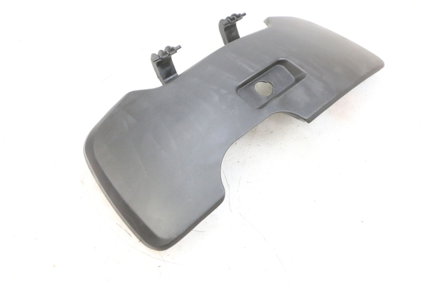 photo de PORTE BOITE A GANTS SYM GTS EVO 125 (2009 - 2013) - Gros plan technique