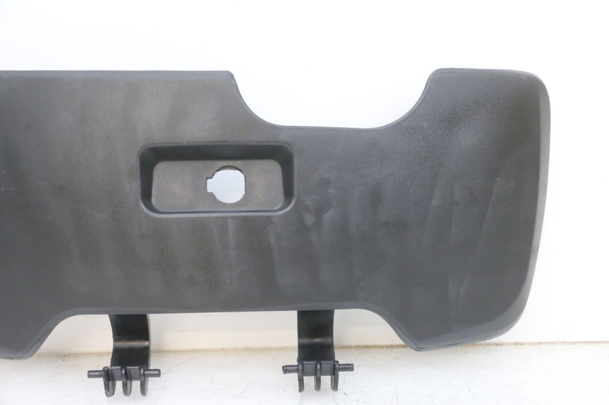 photo de PORTE BOITE A GANTS SYM GTS EVO 125 (2009 - 2013) - Points de fixation