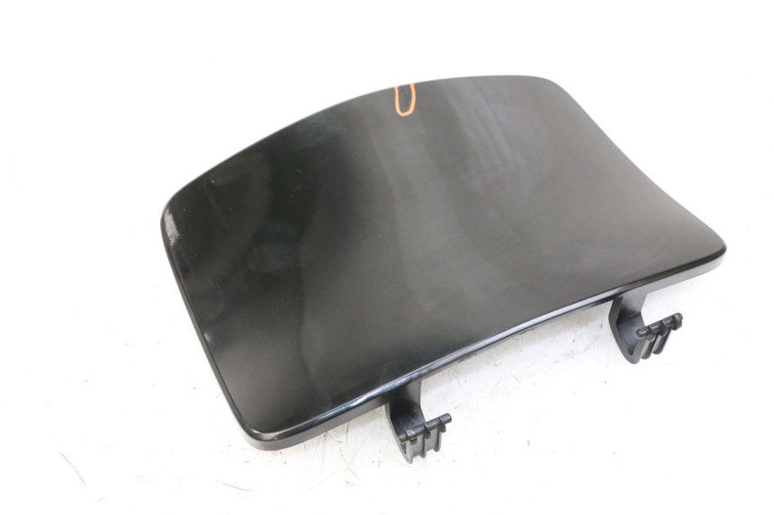 photo de PORTE BOITE A GANTS KYMCO PEOPLE S 125 (2000 - 2008) - Autre angle de vue