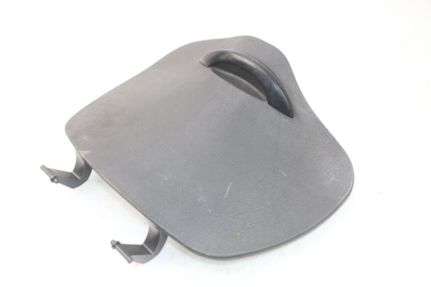 photo de PORTE BOITE A GANTS PIAGGIO LIBERTY 4T 50 (2009 - 2015) - Zoom état d’usage