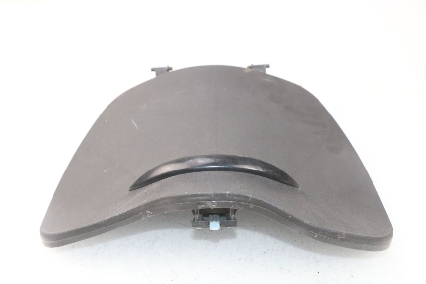 photo de PORTE BOITE A GANTS PIAGGIO LIBERTY 4T 50 (2009 - 2015) - Autre angle de vue