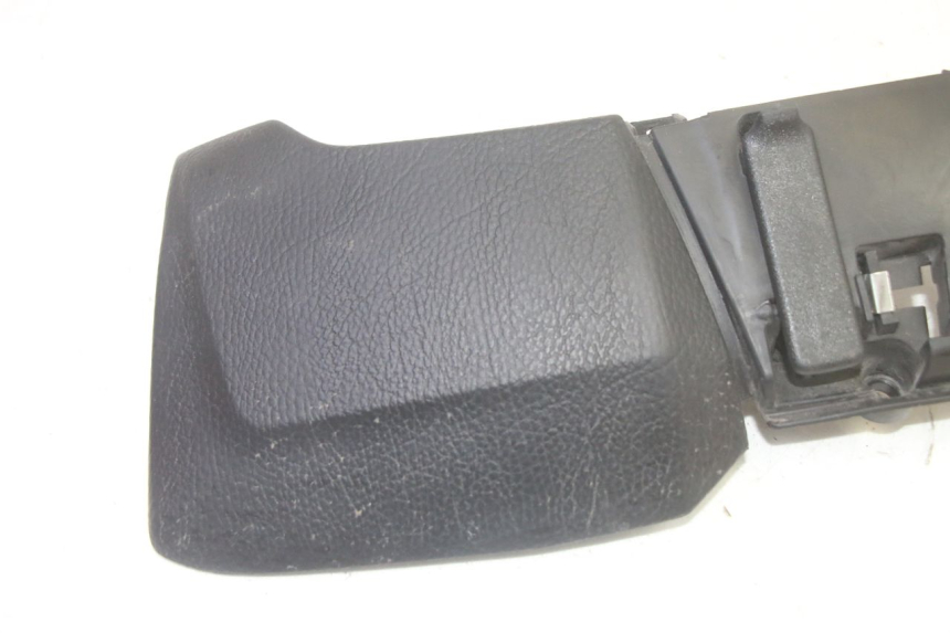 photo de PORTE BOITE A GANTS PIAGGIO MP3 HPE 350 (2018 - 2020) - Détail de la pièce