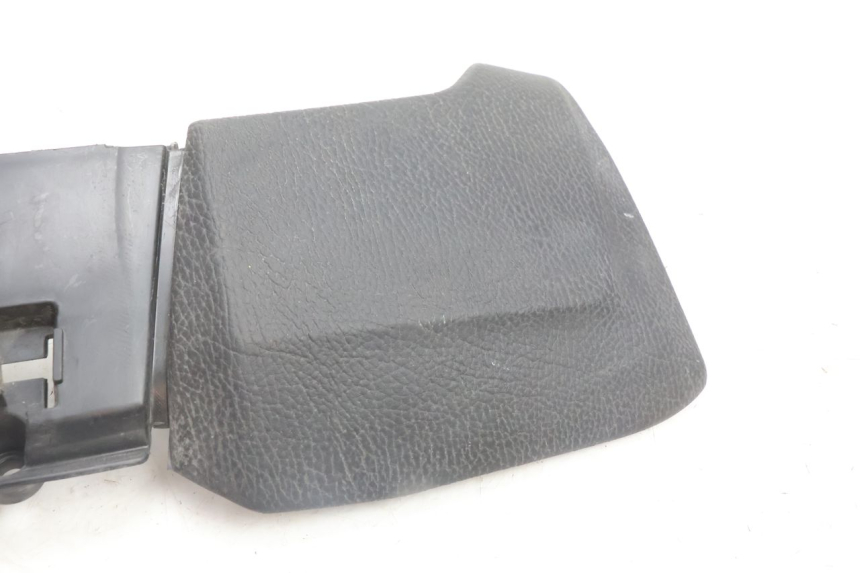 photo de PORTE BOITE A GANTS PIAGGIO MP3 500 (2016 - 2018) - Autre angle de vue