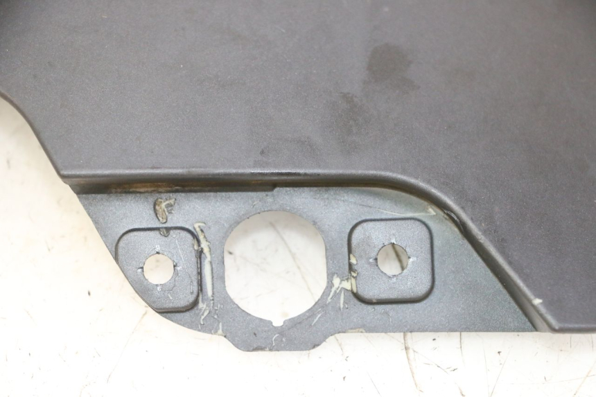 photo de PORTE BOITE A GANTS KYMCO LIKE 4T 50 (2019 - 2025) - Gros plan technique