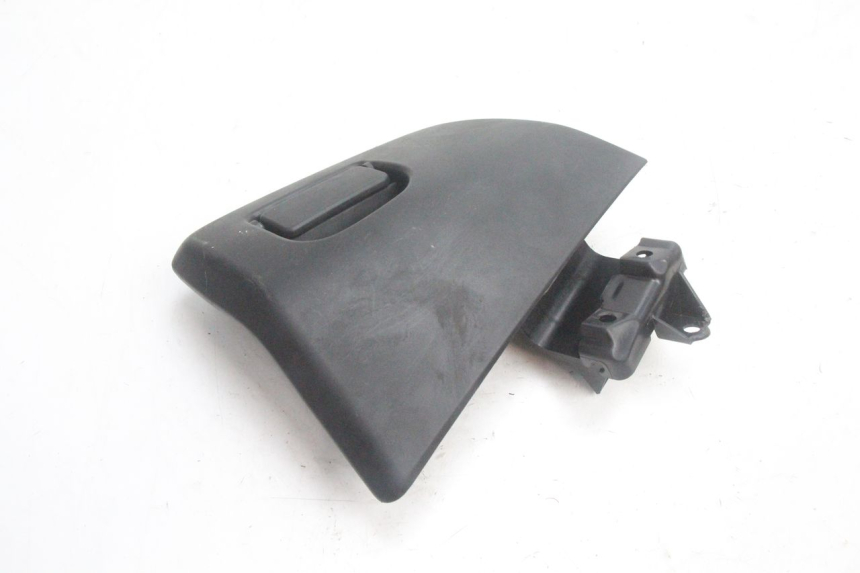 photo de PORTE BOITE A GANTS HONDA PCX (JF28) 125 (2009 - 2011) - Détail de la pièce