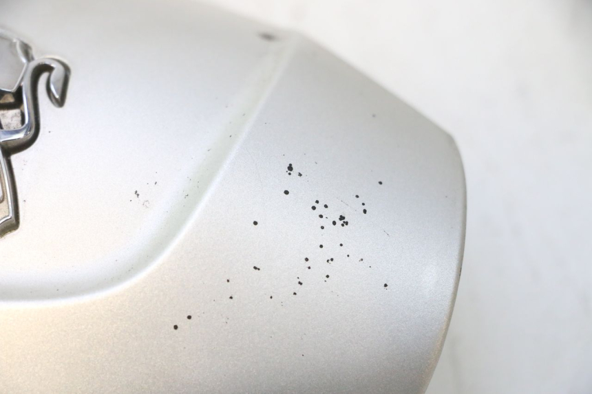 photo de PORTE BOITE A GANTS PEUGEOT SATELIS 125 (2013 - 2018) - Vue d’ensemble