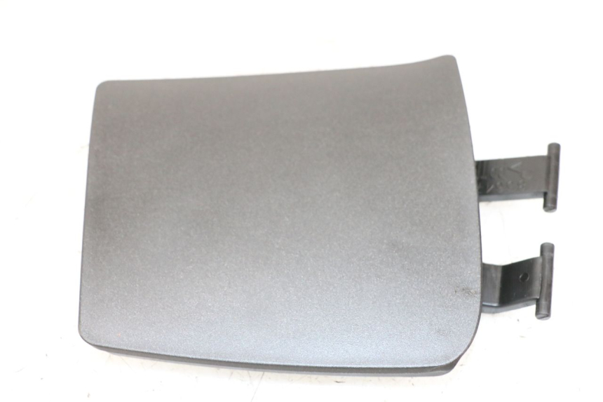 photo de PORTE BOITE A GANTS APRILIA SR MOTARD 50 (2012 - 2018) - Zoom état d’usage