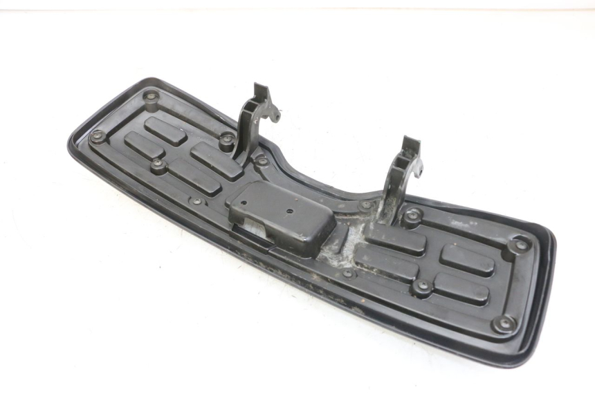 photo de PORTE BOITE A GANTS SUZUKI BURGMAN 125 (2007 - 2014) - Détail de la pièce