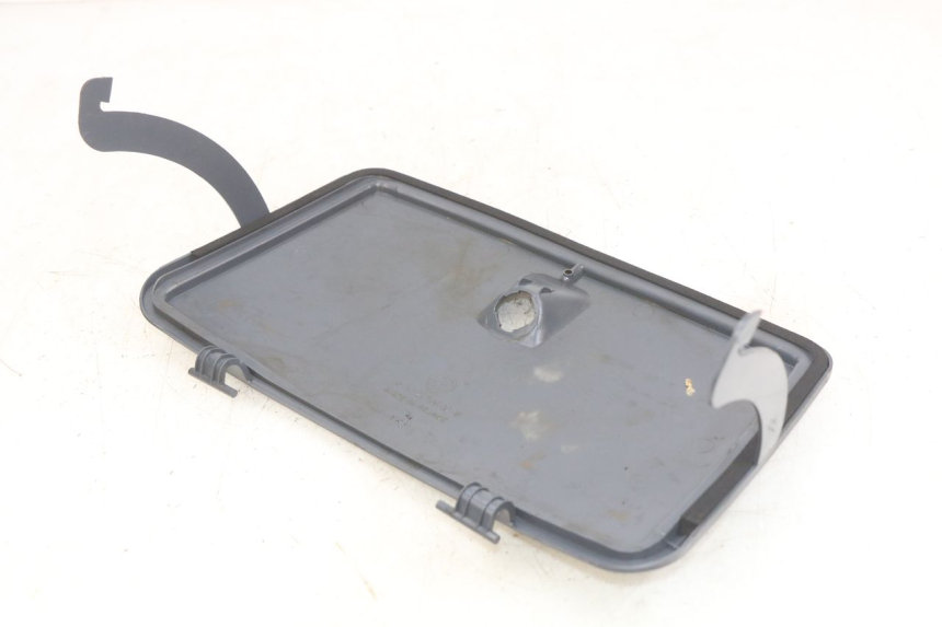 photo de PORTE BOITE A GANTS PEUGEOT SV 125 (1991 - 1994) - Zoom état d’usage