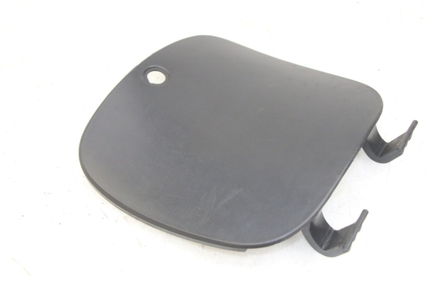 photo de PORTE BOITE A GANTS PEUGEOT TWEET 4T 50 (2018 - 2022) - Zoom état d’usage