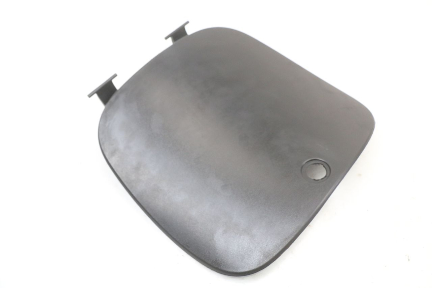 photo de PORTE BOITE A GANTS PEUGEOT TWEET 125 (2018 - 2021) - Détail de la pièce